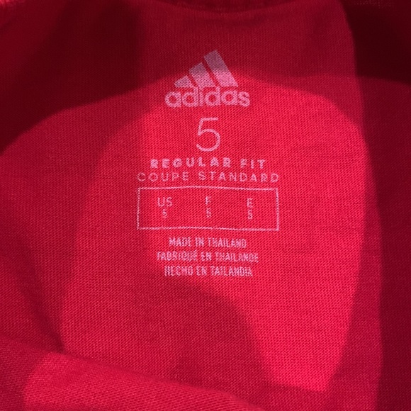 Adidas Boy's Red Regular Fit Logo T-shirt, Size 5 - Picture 3 of 4